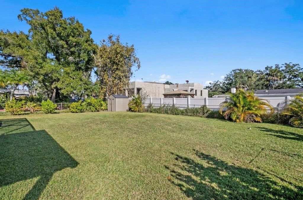 Image 45 of property listing at 208 S WARD STREET, Tampa, FL 33609