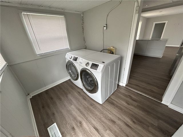 2003 S Carl Street, Siloam Springs, AR 72761