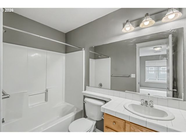 21823 Ne LARKSPUR Ln, Fairview, OR 97024