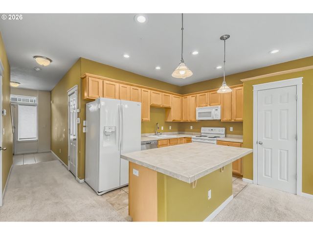 21823 Ne LARKSPUR Ln, Fairview, OR 97024