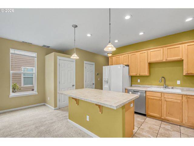 21823 Ne LARKSPUR Ln, Fairview, OR 97024