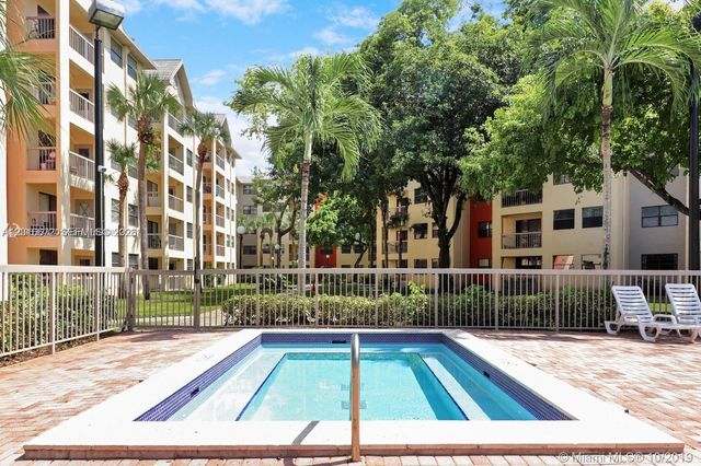 8245 Lake Dr 401, Doral, FL 33166