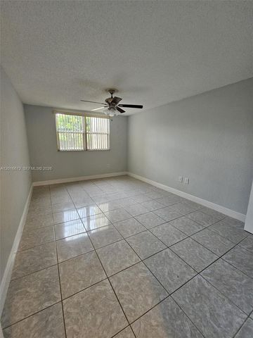 8245 Lake Dr 401, Doral, FL 33166