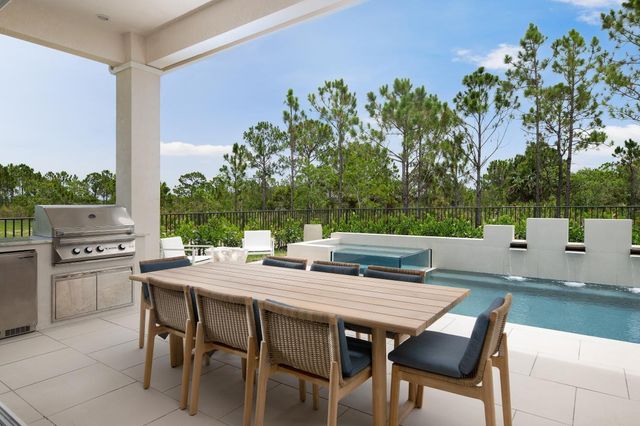126 SE Calmo Circle, Port St. Lucie, FL 34984
