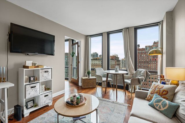 1 E Scott Street 1601, Chicago, IL 60610