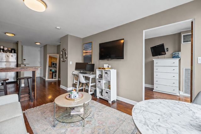 1 E Scott Street 1601, Chicago, IL 60610