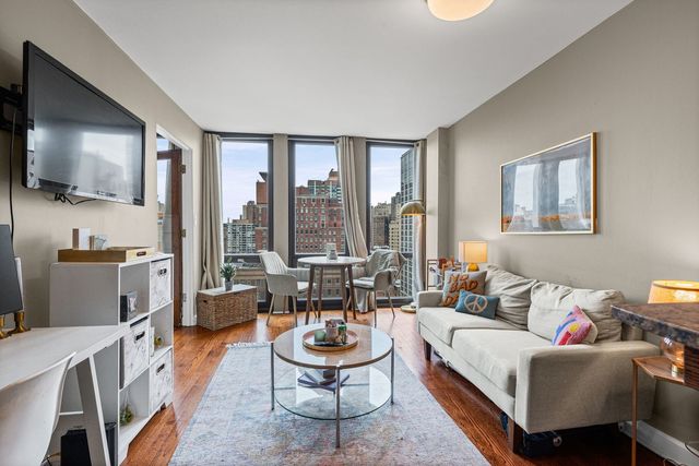 1 E Scott Street 1601, Chicago, IL 60610