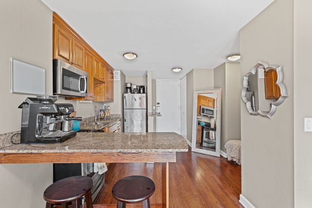 1 E Scott Street 1601, Chicago, IL 60610