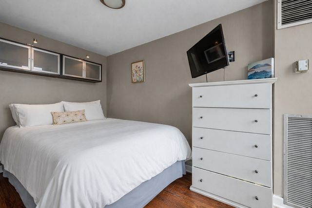 1 E Scott Street 1601, Chicago, IL 60610