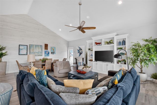 870 Kahla Drive, Crystal Beach, TX 77650