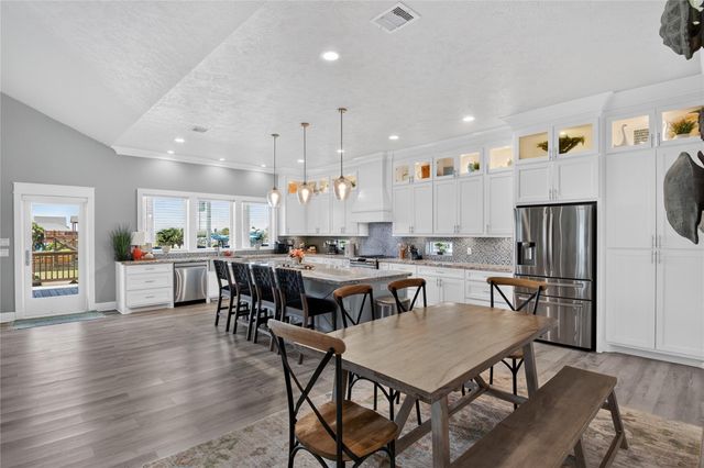 870 Kahla Drive, Crystal Beach, TX 77650