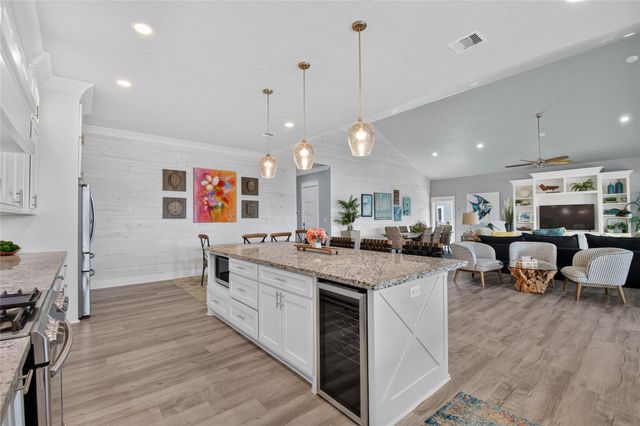870 Kahla Drive, Crystal Beach, TX 77650