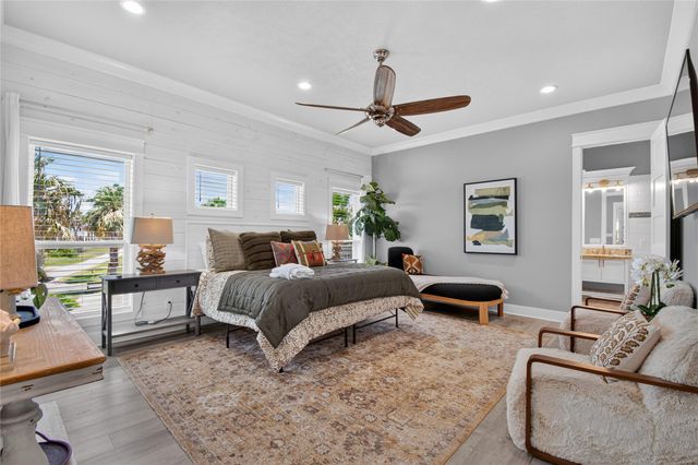 870 Kahla Drive, Crystal Beach, TX 77650