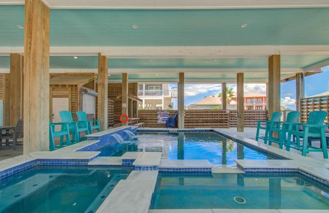 870 Kahla Drive, Crystal Beach, TX 77650