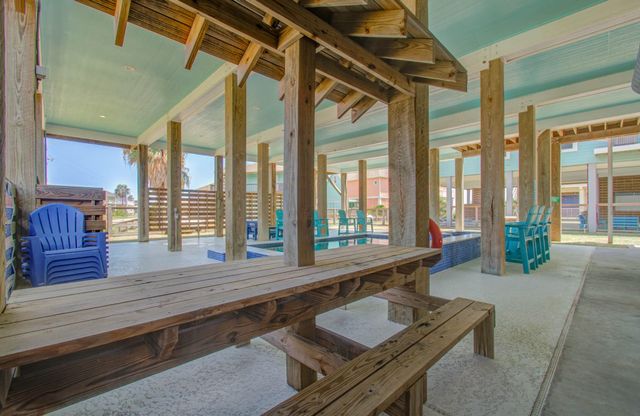 870 Kahla Drive, Crystal Beach, TX 77650