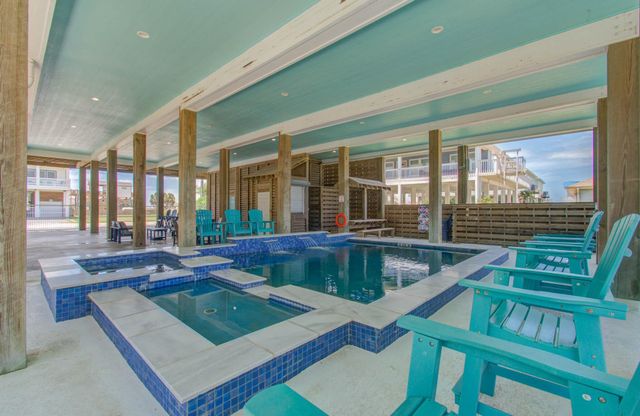 870 Kahla Drive, Crystal Beach, TX 77650