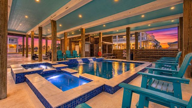 870 Kahla Drive, Crystal Beach, TX 77650