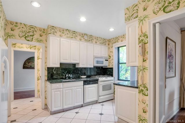 4810 Boston Post Road 2D, Pelham, NY 10803