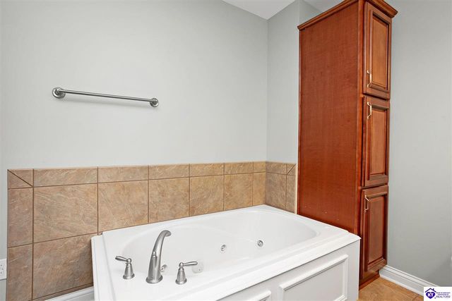 672 Wind Brook Drive, Elizabethtown, KY 42701