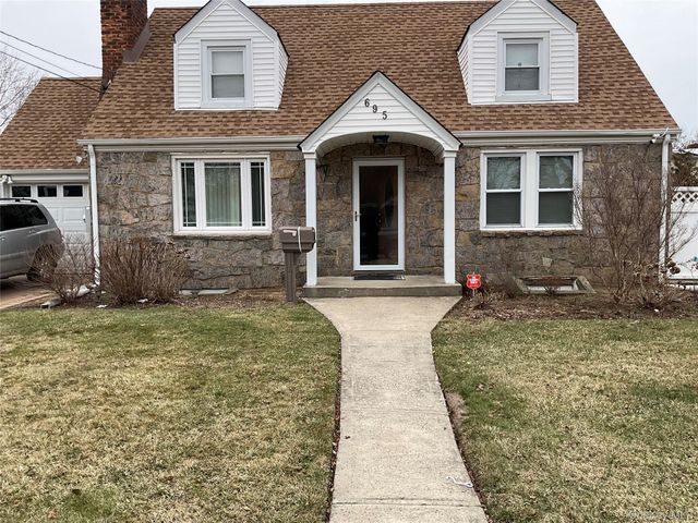 695 Goodrich Street, Uniondale, NY 11553