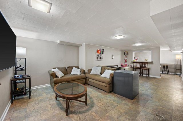 4551 N 100th STREET, Wauwatosa, WI 53225