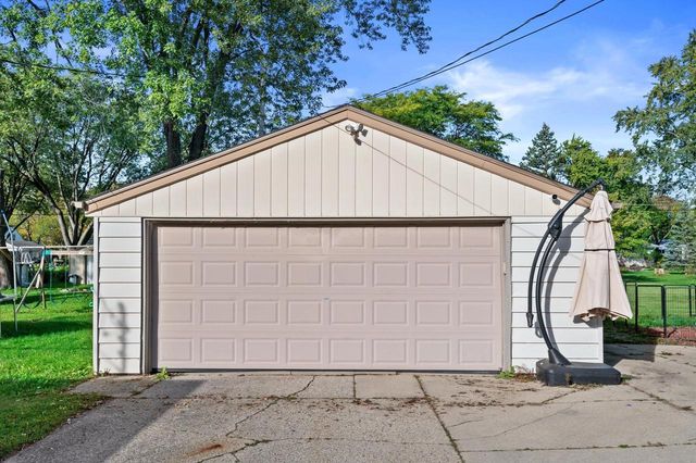 4551 N 100th STREET, Wauwatosa, WI 53225