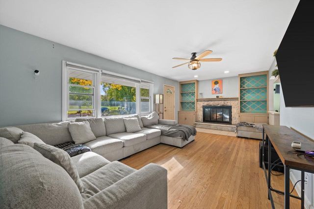 4551 N 100th STREET, Wauwatosa, WI 53225