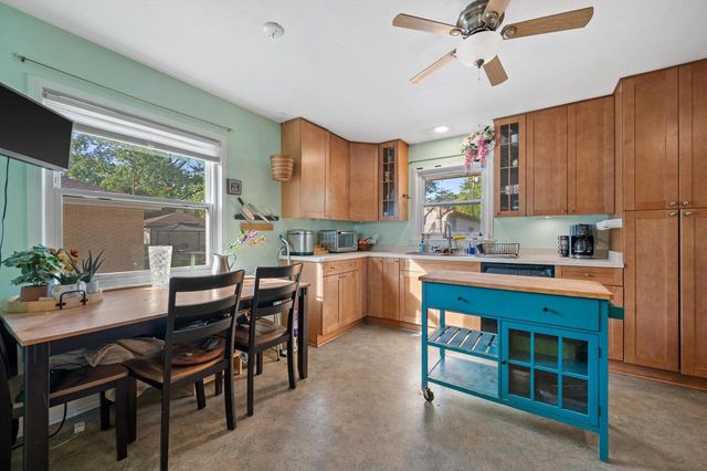 4551 N 100th STREET, Wauwatosa, WI 53225