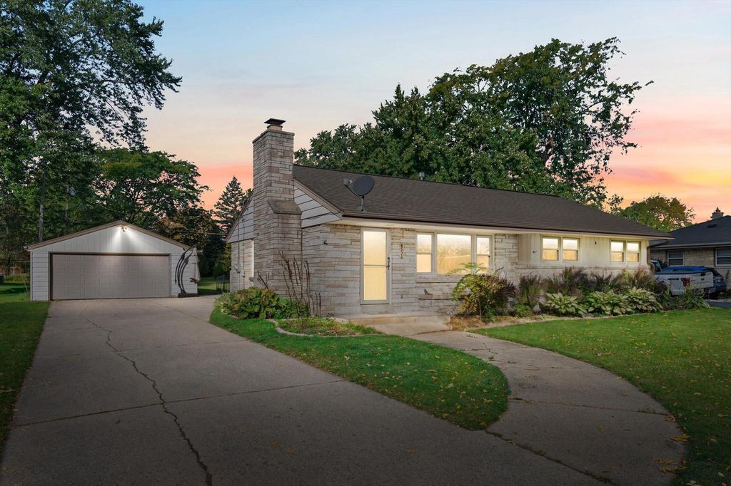 4551 N 100th STREET, Wauwatosa, WI 53225