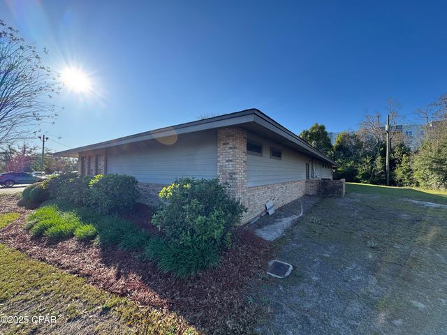 527 Airport Rd, Panama City, FL 32405