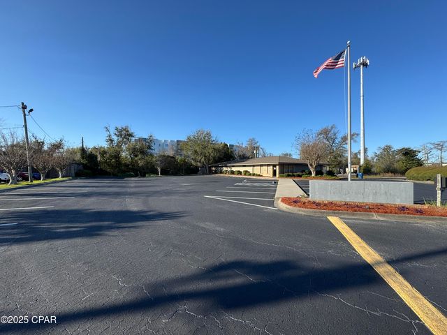 527 Airport Rd, Panama City, FL 32405