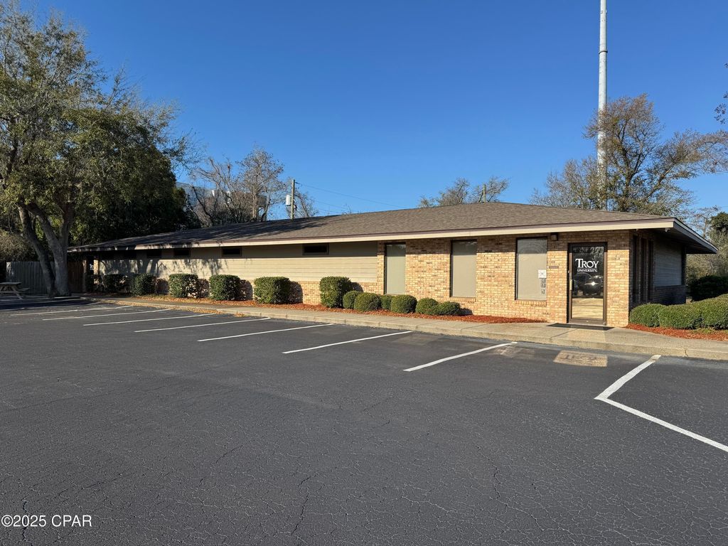 527 Airport Rd, Panama City, FL 32405