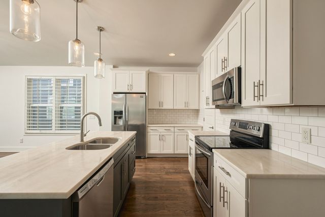 5896 Morrow Rd, Nashville, TN 37209