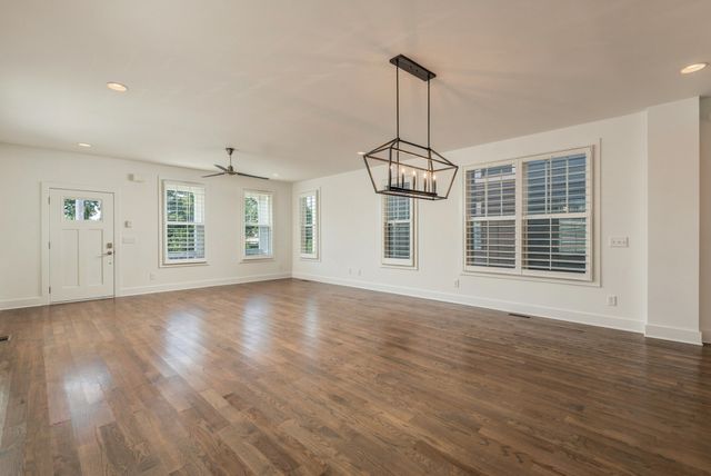5896 Morrow Rd, Nashville, TN 37209