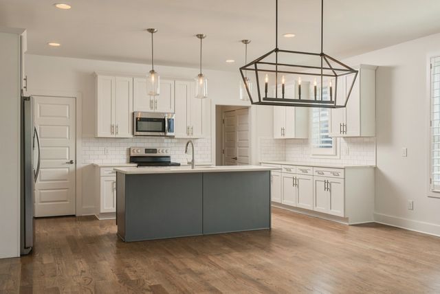 5896 Morrow Rd, Nashville, TN 37209