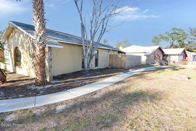 1382 Valiant Avenue, Spring Hill, FL 34608