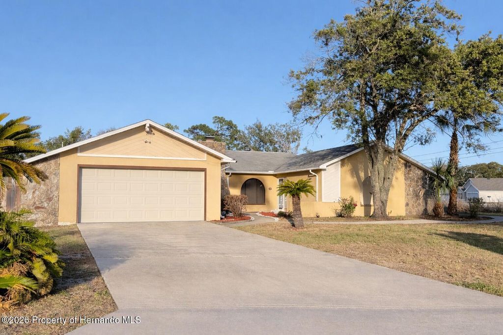 1382 Valiant Avenue, Spring Hill, FL 34608