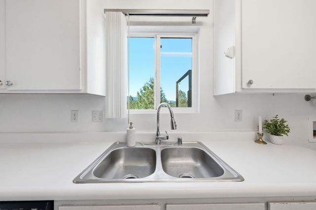 16810 Winchell Drive, Redding, CA 96003