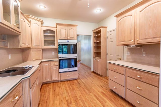 16 Katsina Circle, Cherokee Village, AR 72529