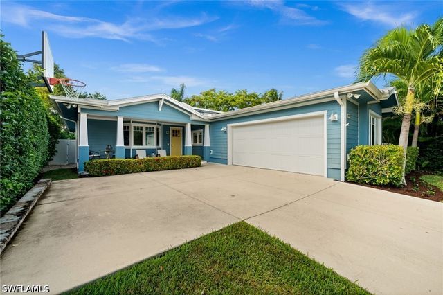 2499 10th ST N, Naples, FL 34103