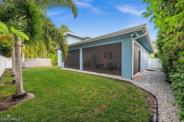 2499 10th ST N, Naples, FL 34103