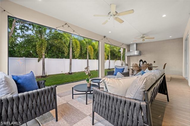 2499 10th ST N, Naples, FL 34103