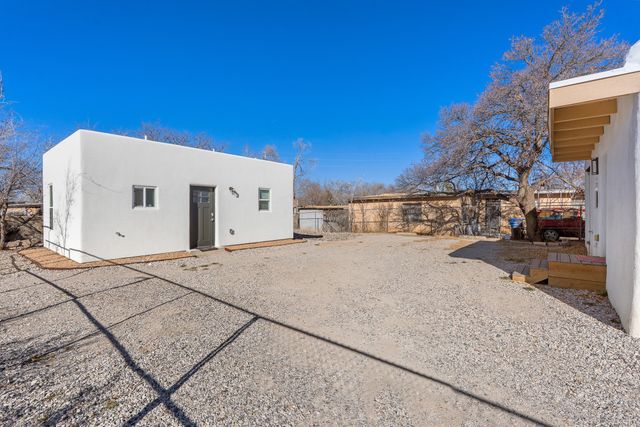 720 Camino Santa Ana, Santa Fe, NM 87505