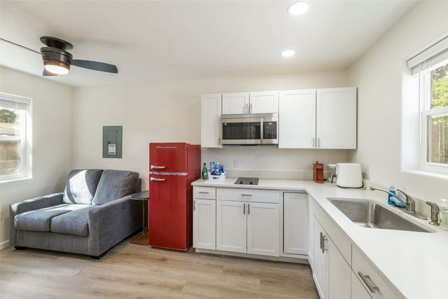 720 Camino Santa Ana, Santa Fe, NM 87505