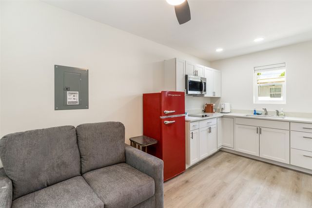 720 Camino Santa Ana, Santa Fe, NM 87505