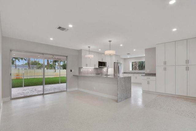 732 Pelican Way, North Palm Beach, FL 33408