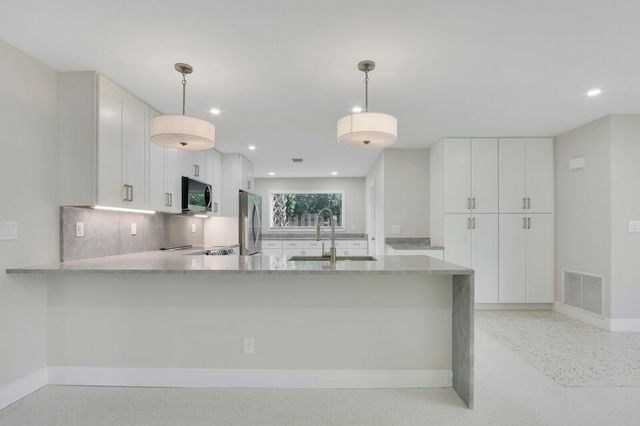 732 Pelican Way, North Palm Beach, FL 33408