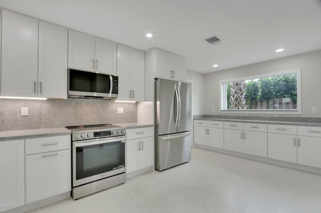 732 Pelican Way, North Palm Beach, FL 33408