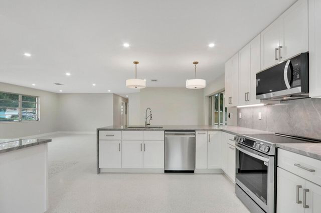 732 Pelican Way, North Palm Beach, FL 33408