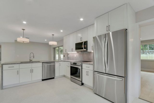 732 Pelican Way, North Palm Beach, FL 33408